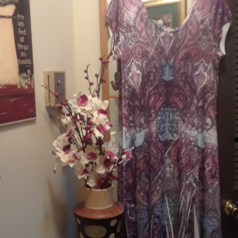 SLEEVELESS PAISLEY FLARE DRESS